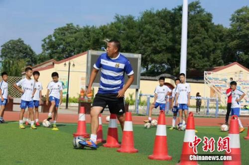 中国足球少年亮相FIFA世界杯北京通州运河小学获佳绩(图2)