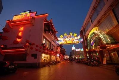 芜湖 凤凰美食街_芜湖凤凰美食街停车收费吗_芜湖凤凰美食街轻轨站