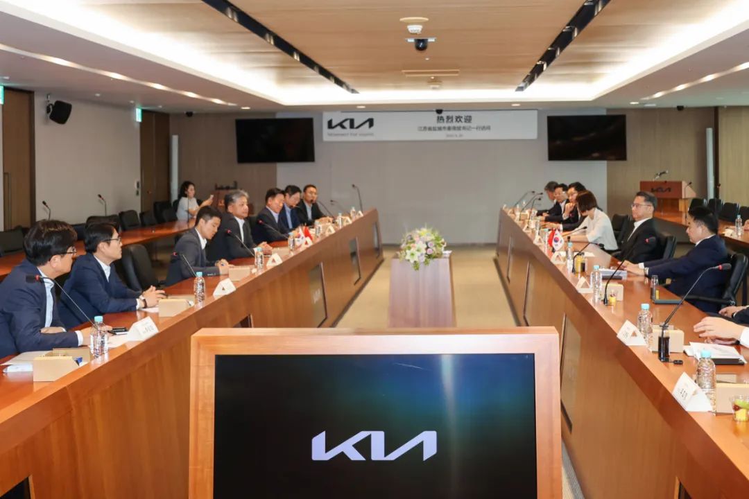 周斌率领我市经贸代表团拜访韩国政府部门、行业协会和知名企业