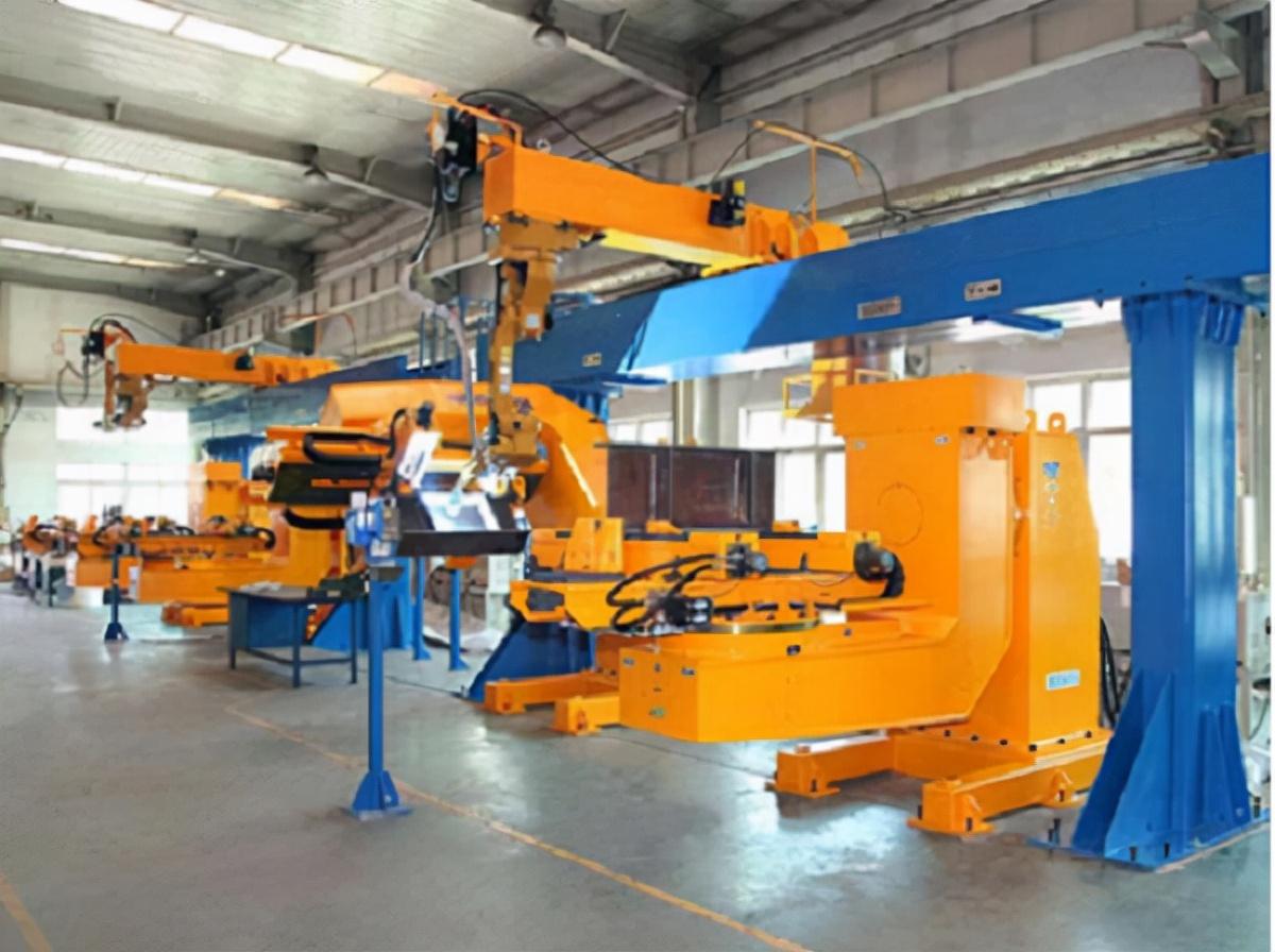 固建机器人自主研发的H型钢附件自动焊接生产线