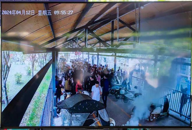 车棚钢结构_钢结构车棚施工工艺_钢结构车棚做法