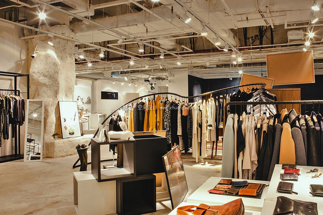 服装店的装修材料哪里有_装修服装店材料有哪些种类_装修服装店材料有甲醛吗
