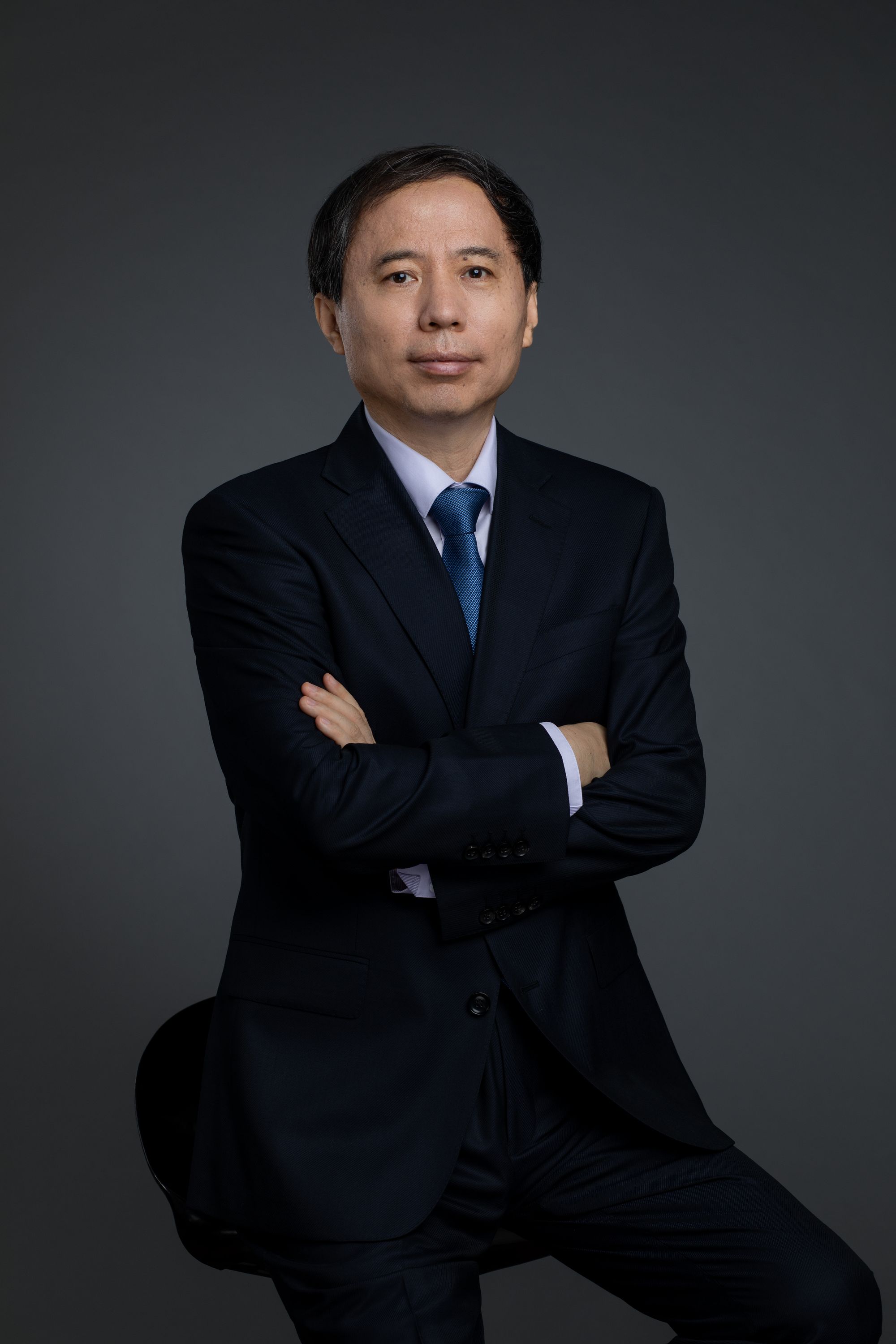 中国房地产市场告别高增长阶段，面临调整分化与土地财政转型