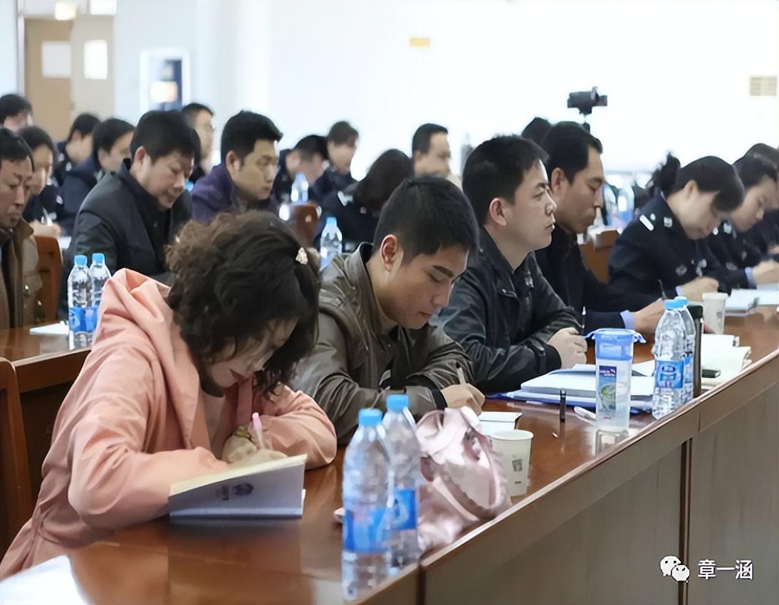 装饰装修岗位职责_装饰材料员岗位职责_装饰人员职务叫什么