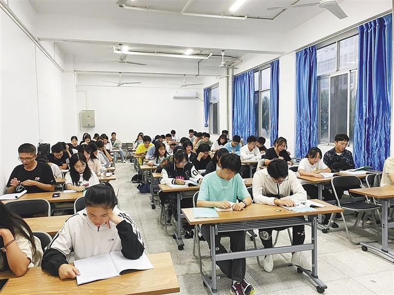 学生会压力面试自我介绍_学生会压力面试技巧_学生会面试压力提问