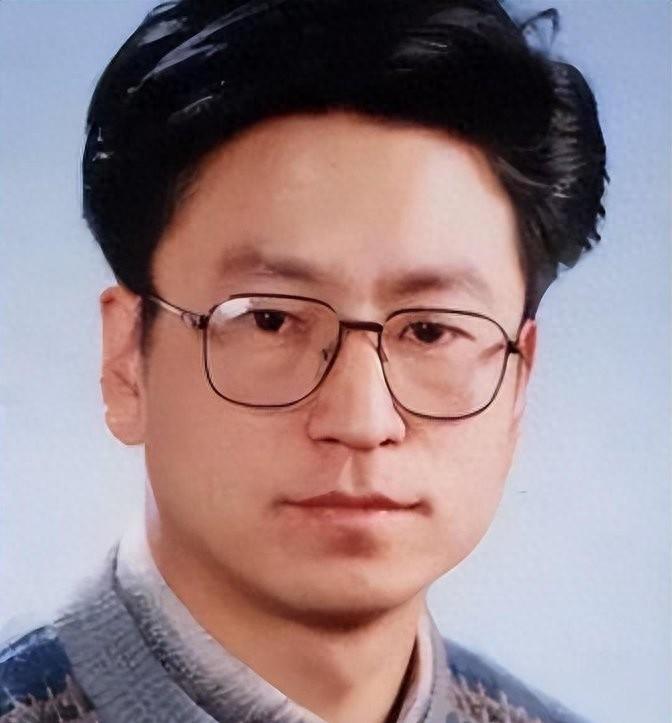 网红 IP 时代，央视主播白岩松如何应对冲击？