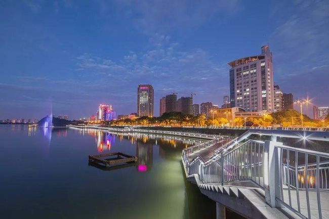 钢结构车库雨棚一平米多少钱_钢结构车库雨棚_车库钢雨棚结构图片
