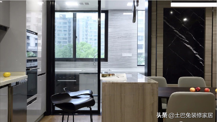 阳台设计客厅_阳台客厅装修图_客厅阳台装修效果