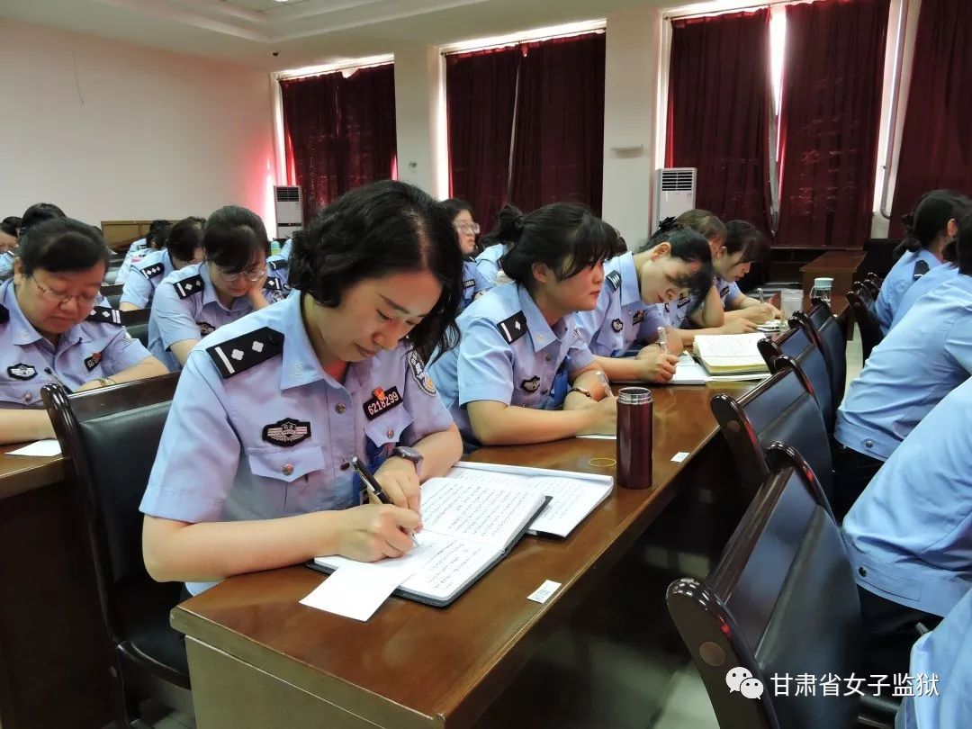 职场女性压力大疯狂购物_职场女性压力大肥胖_职场女性的压力