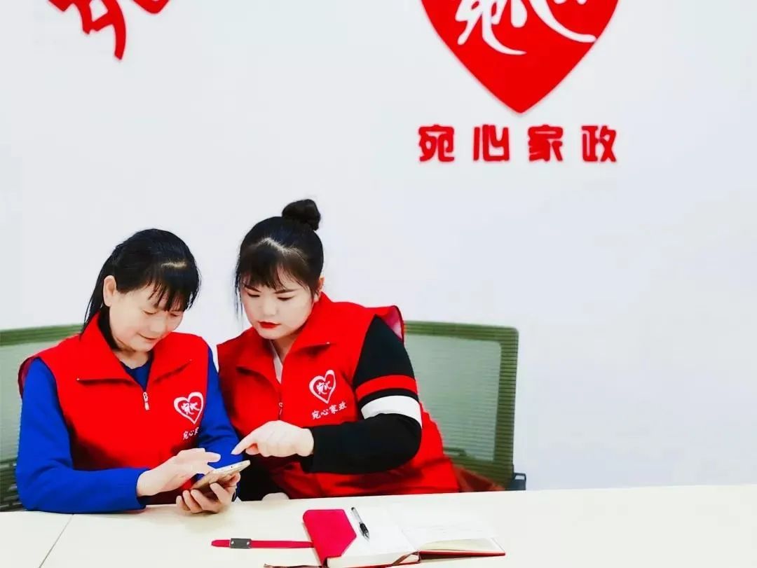 上海家政员：专业尽责、爱岗敬业，为家庭生活提供贴心服务