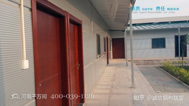 钢结构墙面檩条方向_墙面檩条与钢柱连接图片_墙面c型钢檩条安装口朝上