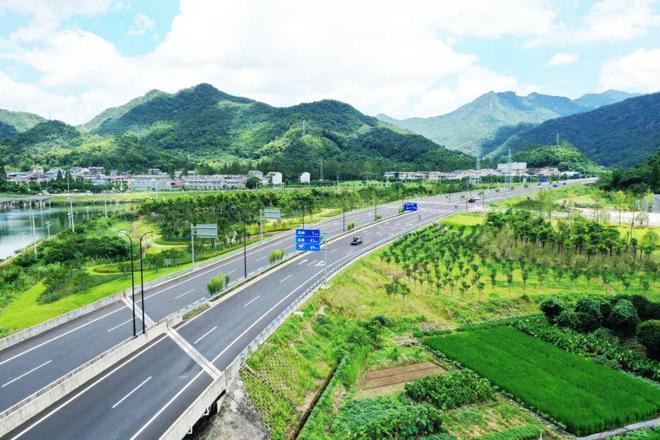 招聘信息最新招聘2024_招聘信息免费模板_招聘信息
