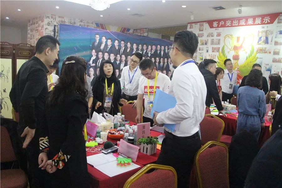 装修电话怎么打吸引客户3句话_房子装修电话怎么打_装修打电话技巧