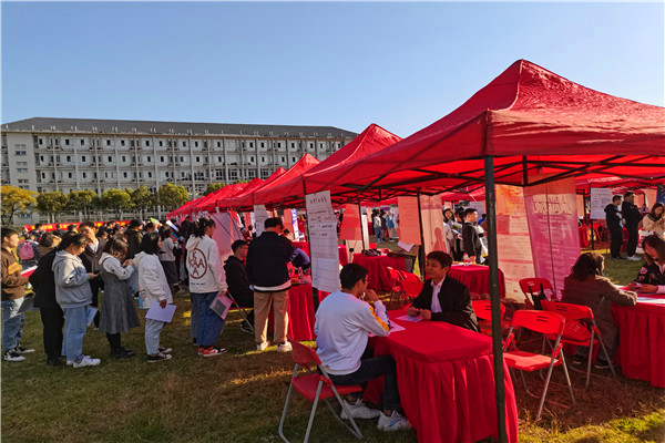 小而精、专而优，湖南信息职院举办2025届毕业生校园招聘宣讲会