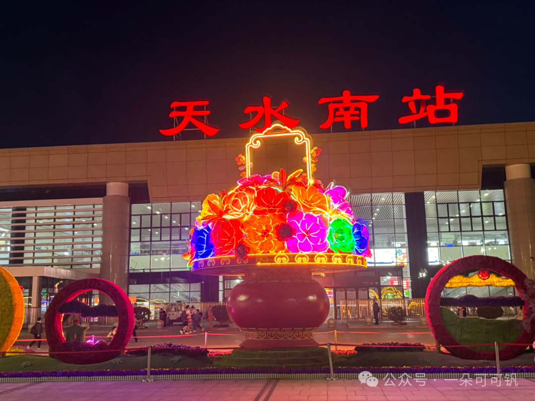 麻辣烫店装修效果图片_麻辣烫造型_麻辣烫风格装修效果图