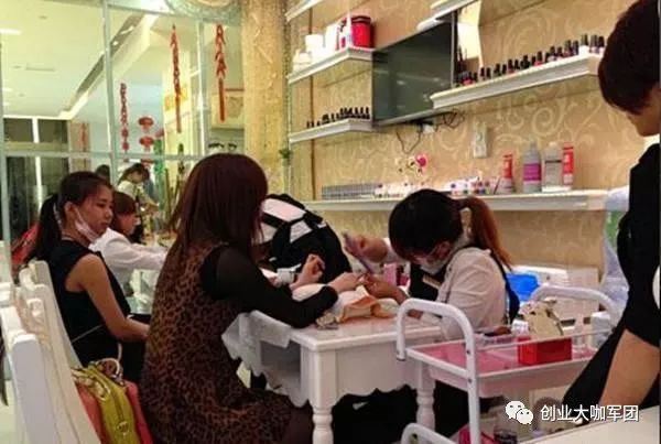 仿瓷砖背景墙效果图_仿玉瓷砖装修效果图片_仿瓷砖墙贴效果图