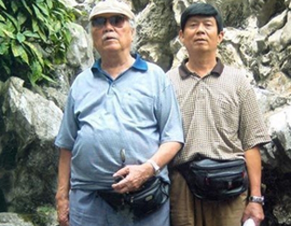 成龙回安徽老家认祖归宗，看看他还有两个哥哥家里寒酸