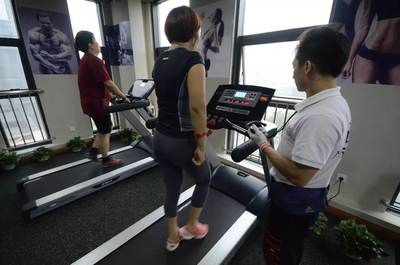 房装修健身材料哪种好_健身房装修材料_健身房装修材料清单