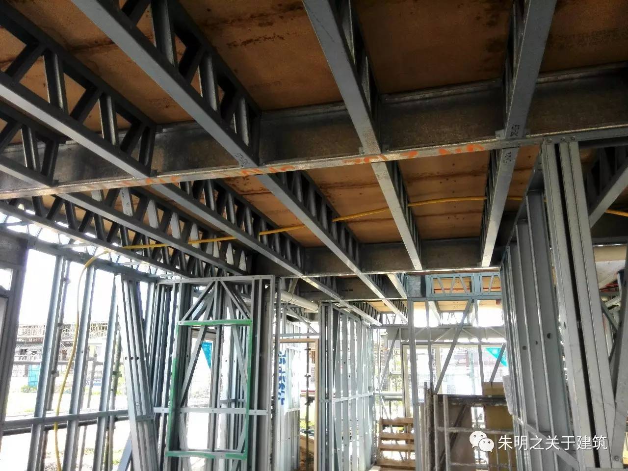 钢结构防水施工方案_防水钢板做法_钢性防水施工工艺