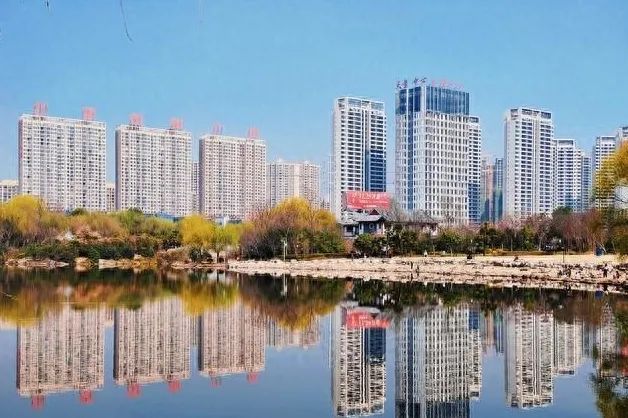 随州市人口、房价与经济发展：潜力与挑战并存