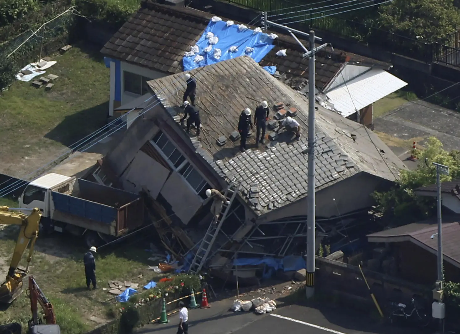 日本首次发布“巨大地震警报”，首相取消外访行程__日本首次发布“巨大地震警报”，首相取消外访行程