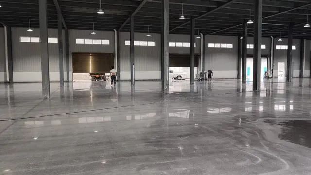 车间装修地面材料要求_车间地面装修材料_车间铺地面材料