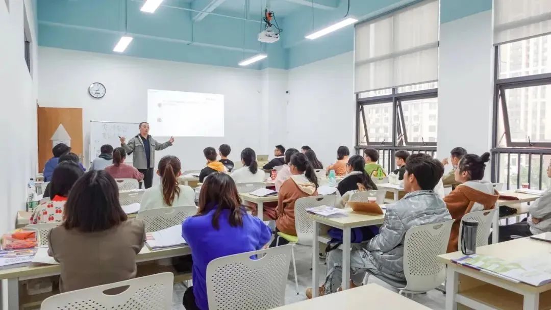 银行校招问题_银行校园招聘面试技巧_银行招人面试怎么说