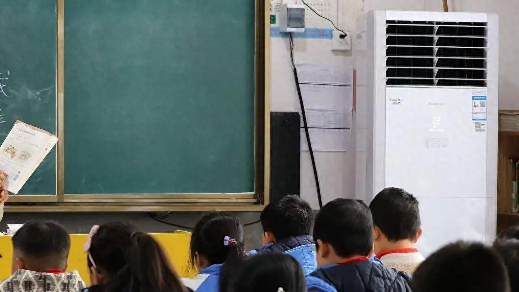 小学教室装空调要家长出钱吗__教室装空调对学生有没有好处