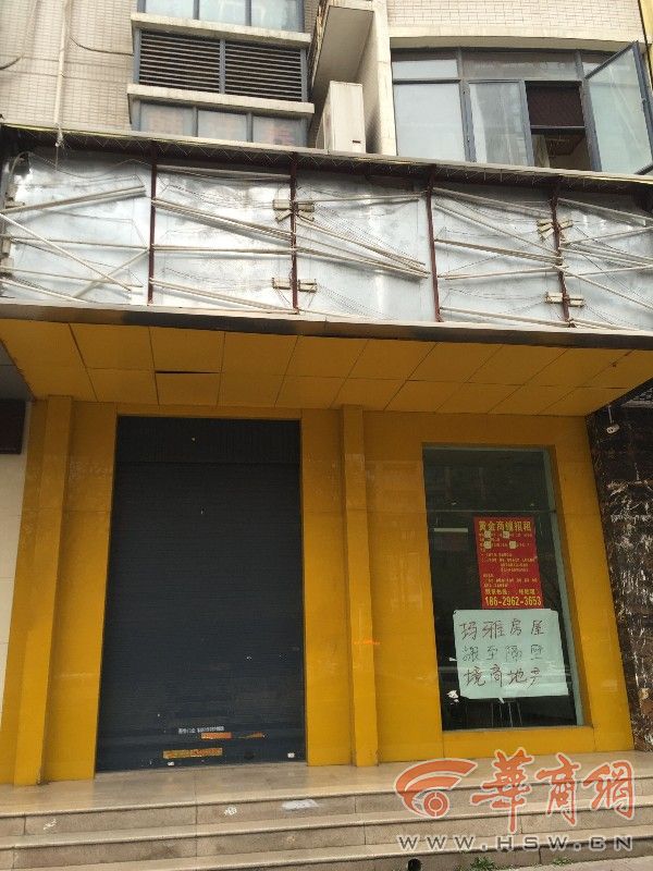 怒了！店主玻璃贴招聘信息，被城管处罚，3条短信不回封手机号！