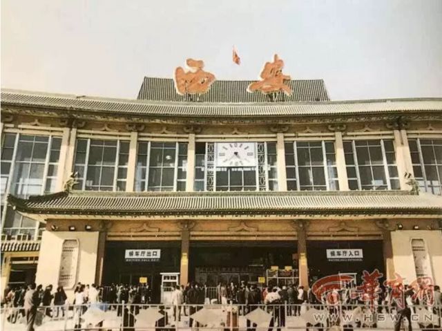 网架与钢结构_钢网架结构施工及验收规范_钢网架结构图集