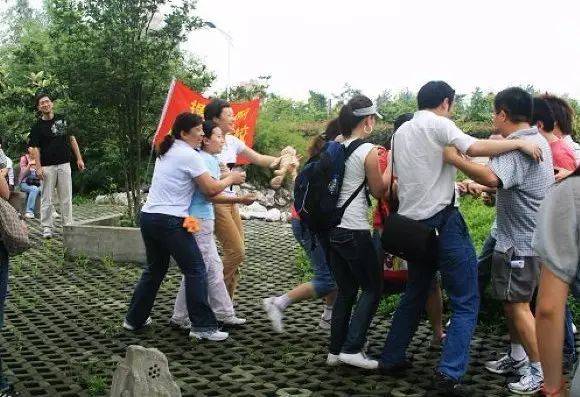 纸牌三国杀游戏规则说明_三国杀纸牌玩详细解说_纸牌三国杀的玩法视频