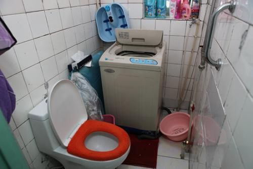 厕所装修效果大全_厕所隔断门装修效果图大全_车站厕所瓷砖装修效果