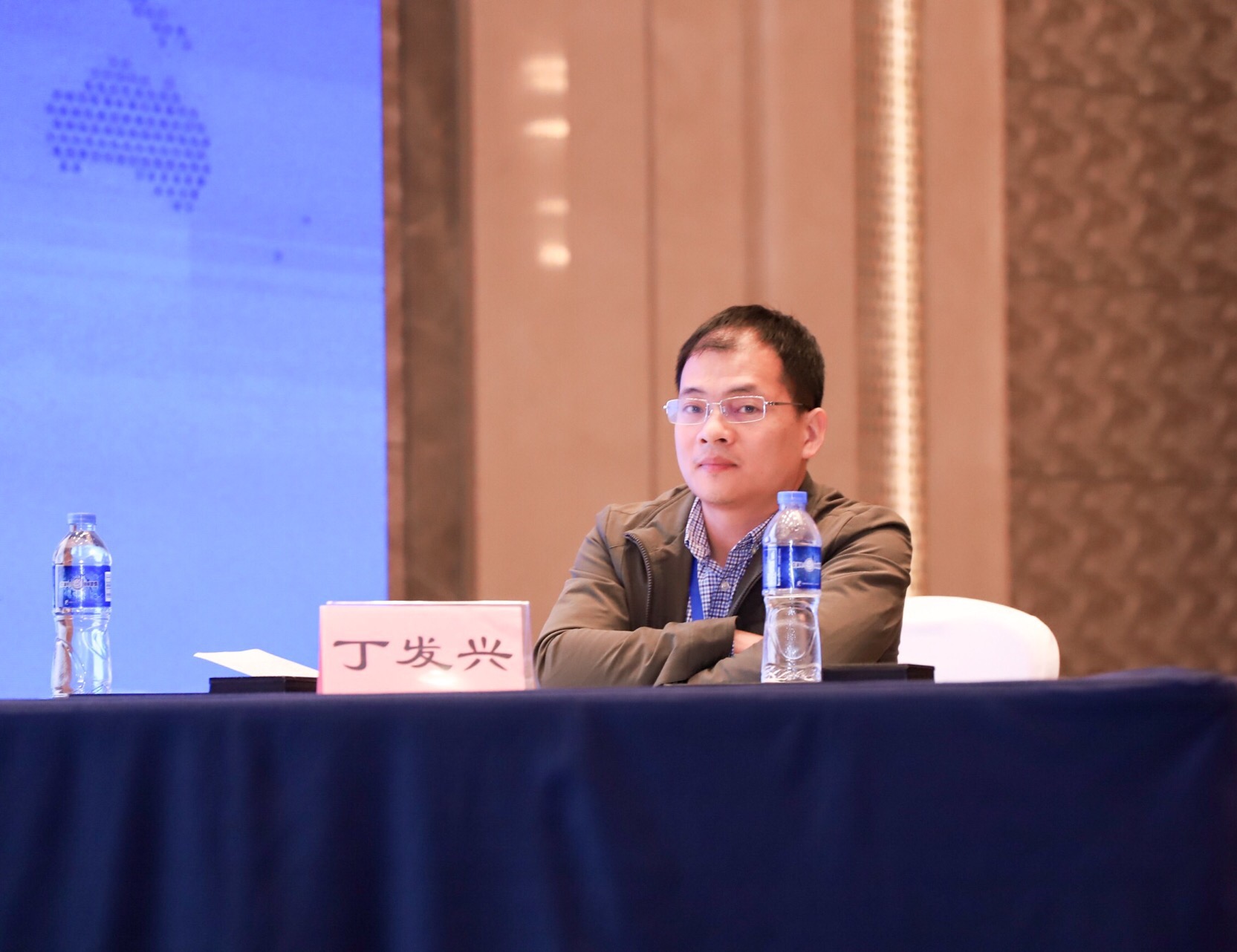 钢结构用楼承板生产厂家_厂家钢承板楼结构生产工艺流程_钢结构楼承板施工视频