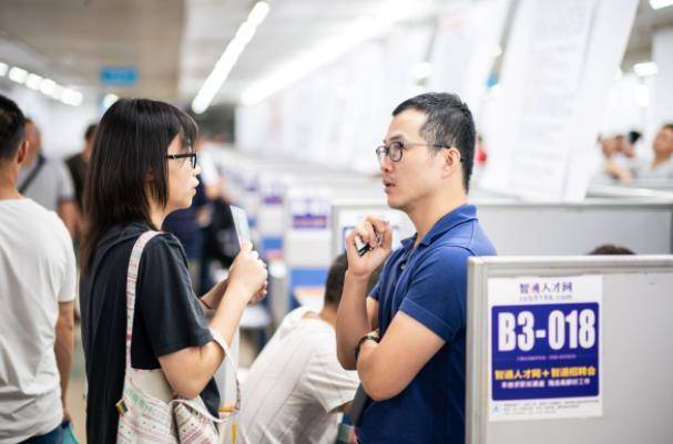 面试应届生的常用问题_应届生面试技巧_面试官如何面试应届生