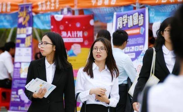 应届生面试技巧_面试官如何面试应届生_面试应届生的常用问题