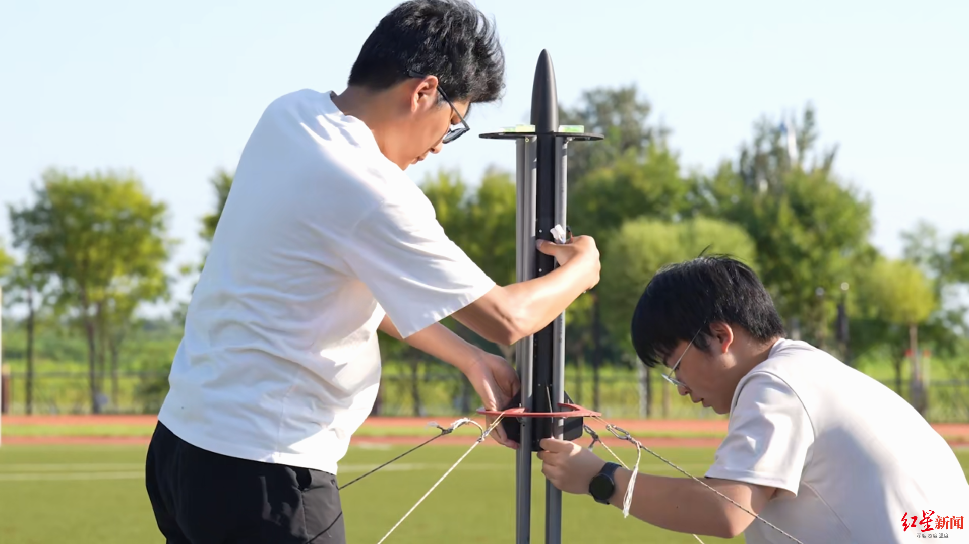 制作发射火箭__师生自制火箭发射