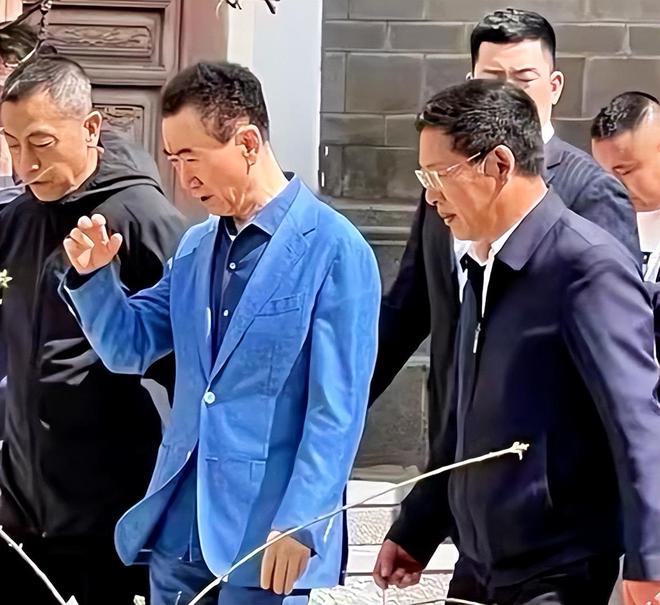 男人梦见债主上门讨债__债主上门要钱110管吗