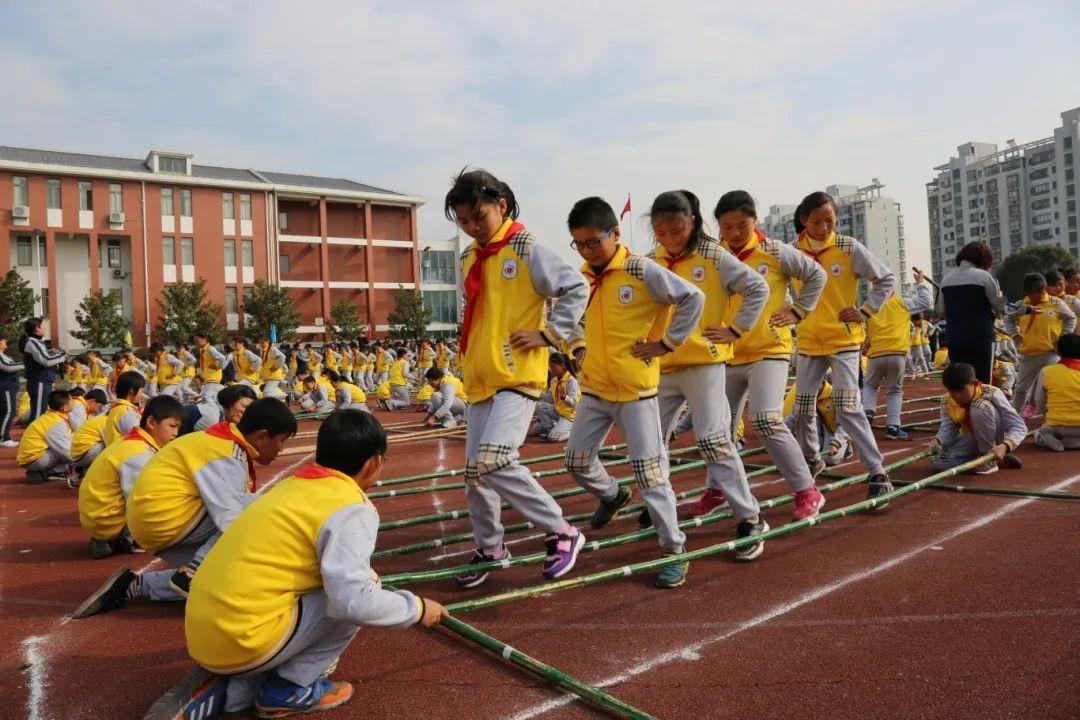 学生来自全国26个省份，上海这所学校用“一根竹竿”撬动学生成长__学生来自全国26个省份，上海这所学校用“一根竹竿”撬动学生成长