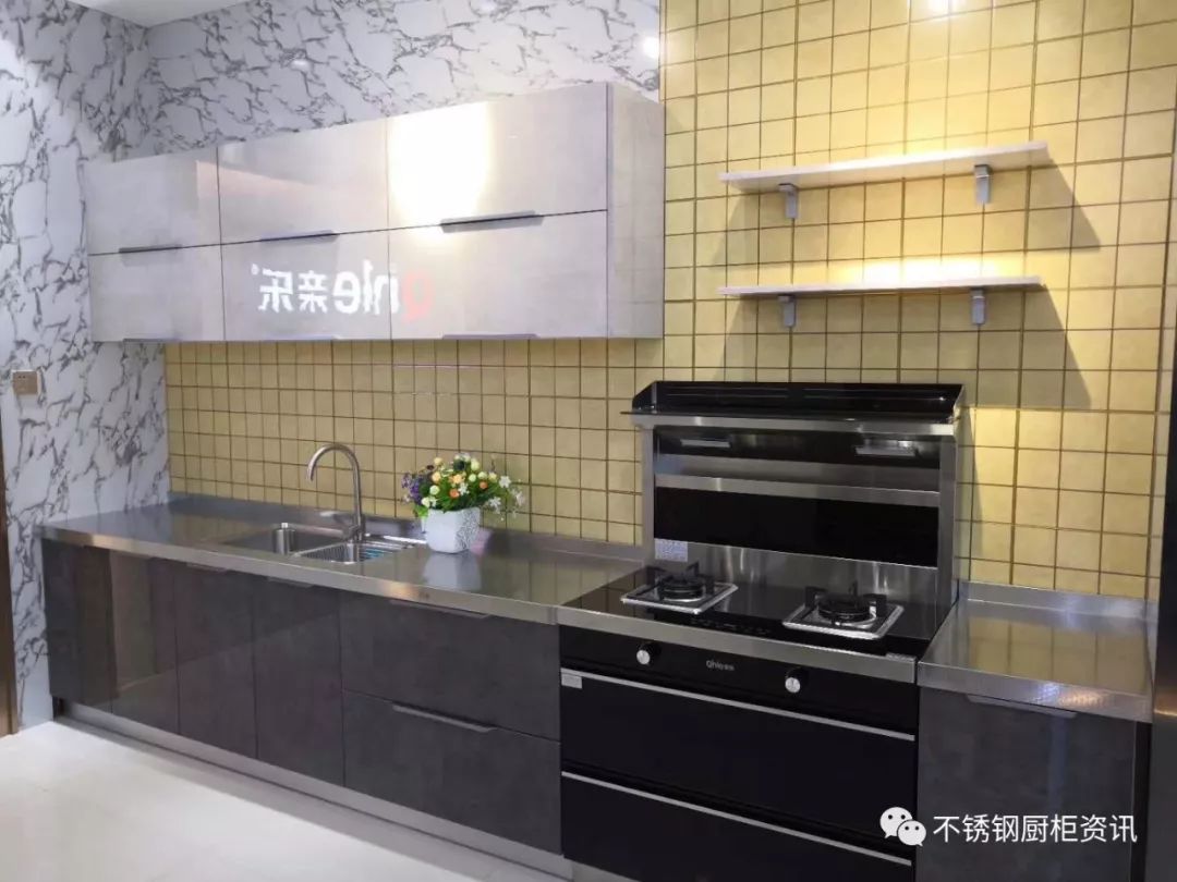 橱柜不锈钢板台面价格_不锈钢橱柜台面价格 装修效果_定做橱柜不锈钢台面