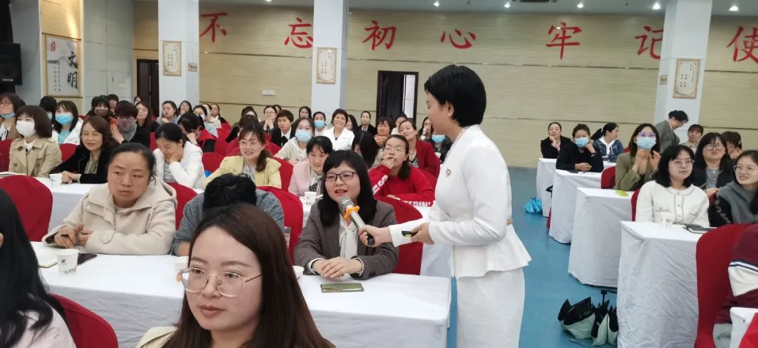 职场女性礼仪规范标准_职场女性礼仪规范_女性职场礼仪