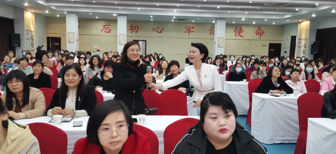 职场女性礼仪规范标准_职场女性礼仪规范_女性职场礼仪