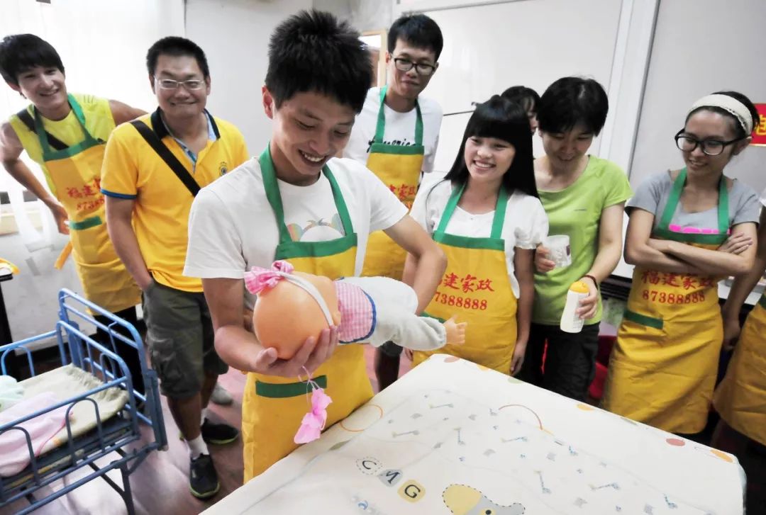 大学生家政服务员_大学生家政公司_大学生家政服务