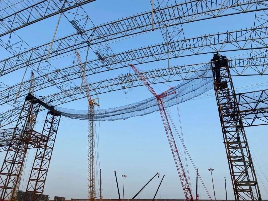 钢结构滑移安装视频_钢结构滑移安装施工技术_钢结构滑移施工示意图