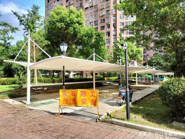 钢结构车棚做法_钢结构车棚施工流程_钢结构车棚设计