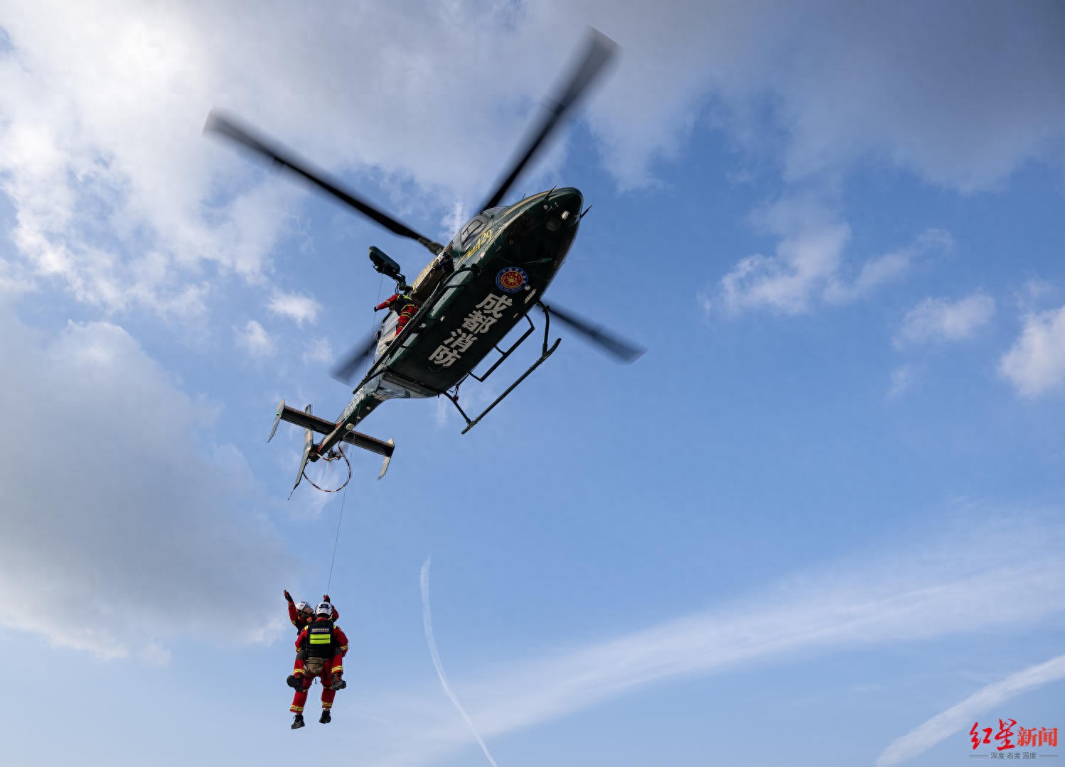 _“六边形战士”来啦!实探成都市航空消防救援大队_“六边形战士”来啦!实探成都市航空消防救援大队