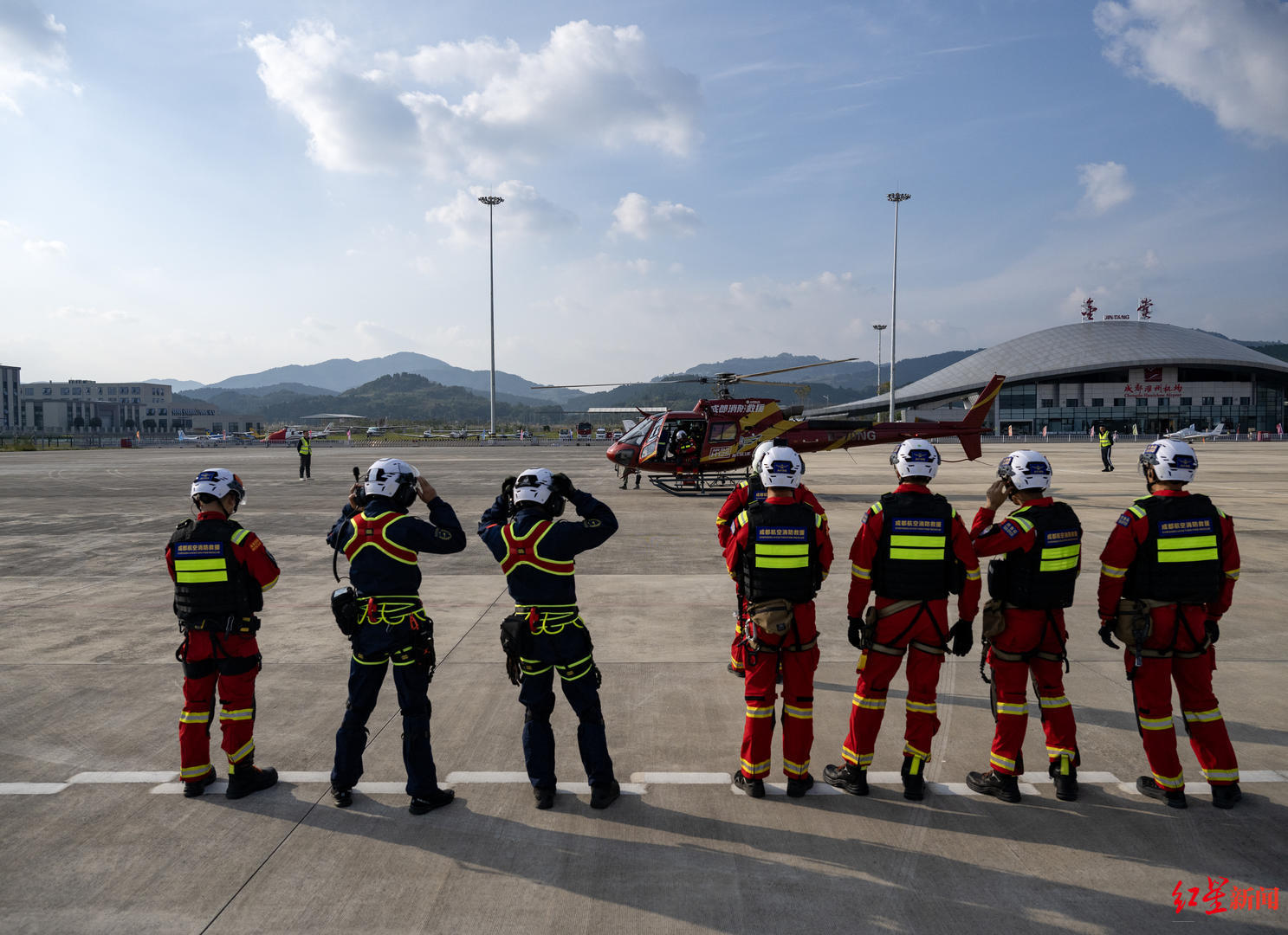 _“六边形战士”来啦!实探成都市航空消防救援大队_“六边形战士”来啦!实探成都市航空消防救援大队