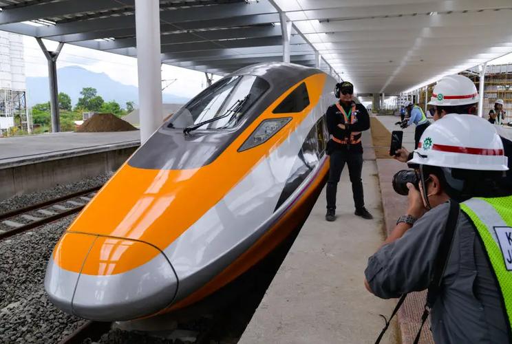 汽车站下客区钢结构连廊_汽车站下客区钢结构连廊_汽车站下客区钢结构连廊