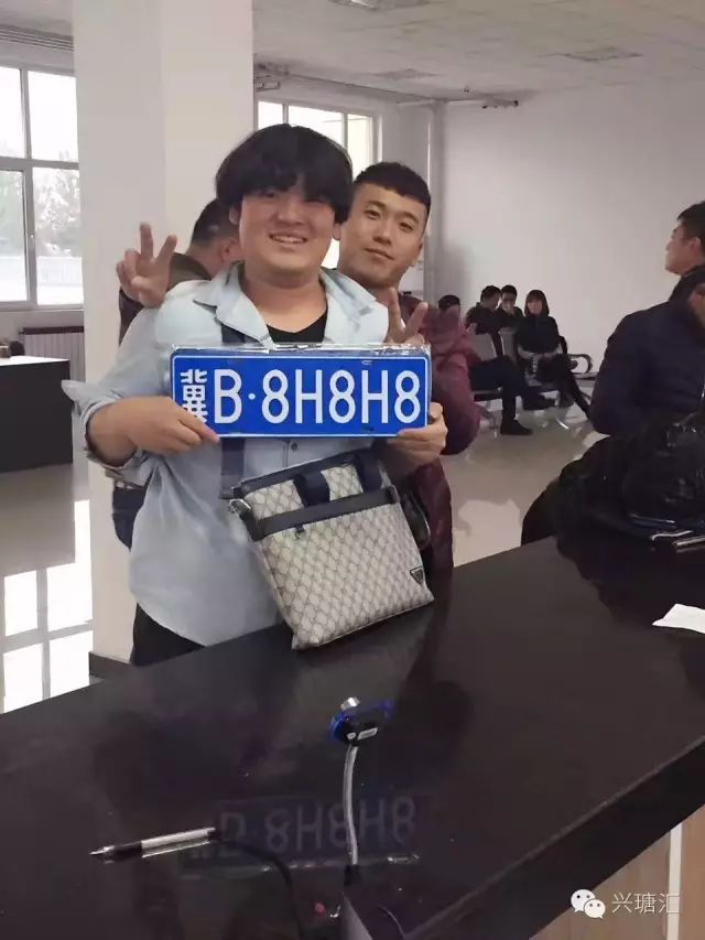 过户流程上牌二手车多少钱_过户二手车怎么上牌照_二手车过户上牌流程