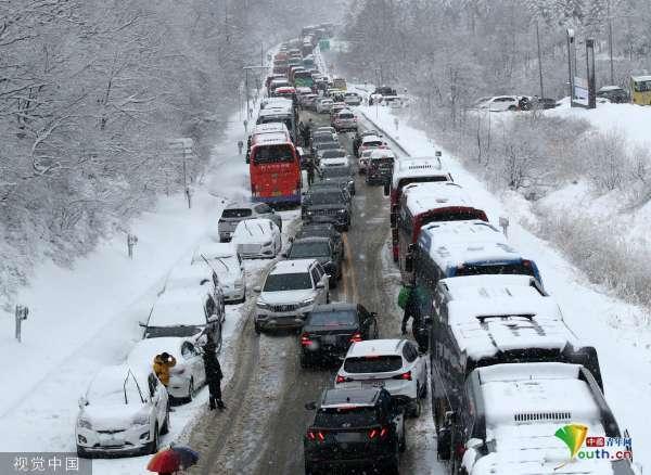 遭遇百年罕见大暴雪，韩国首都圈乱成一团__遭遇百年罕见大暴雪，韩国首都圈乱成一团