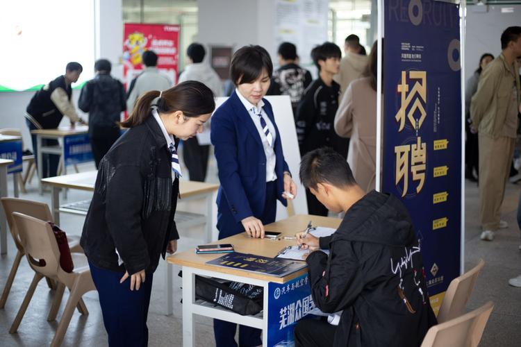 应聘面试技巧培训_应届生面试技巧培训_培训岗位面试技巧